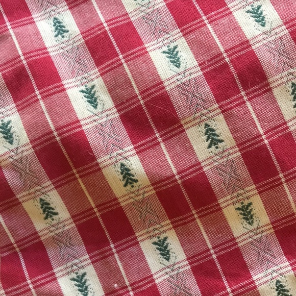 Cottage Style Christmas Tree Skirt - Picture 3 of 5